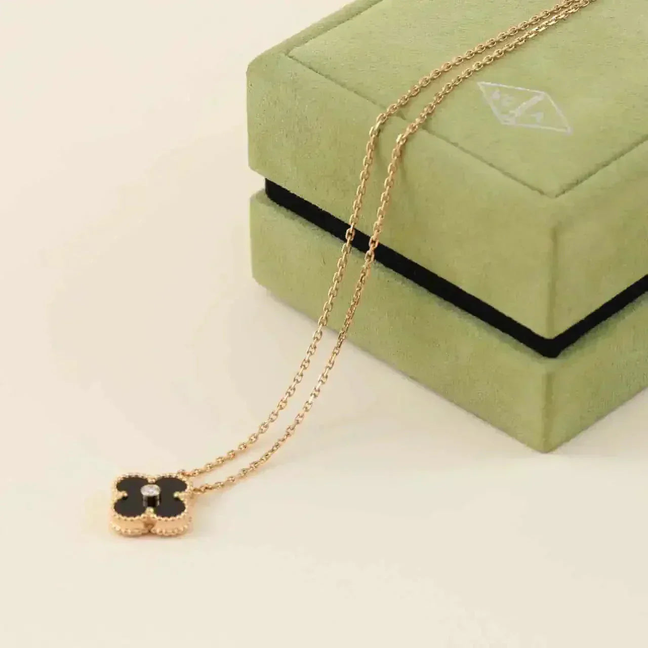 [Raffine]CLOVER 15MM DIAMOND ONYX NECKLACE