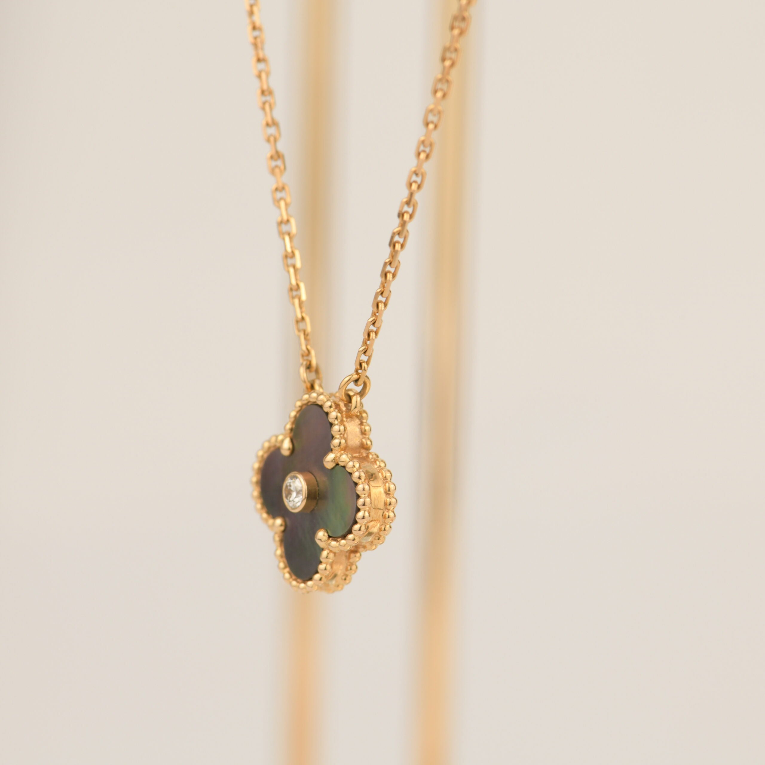 [Raffine]CLOVER 15MM DIAMOND AND MOTHER-OF-GREY NECKLACE