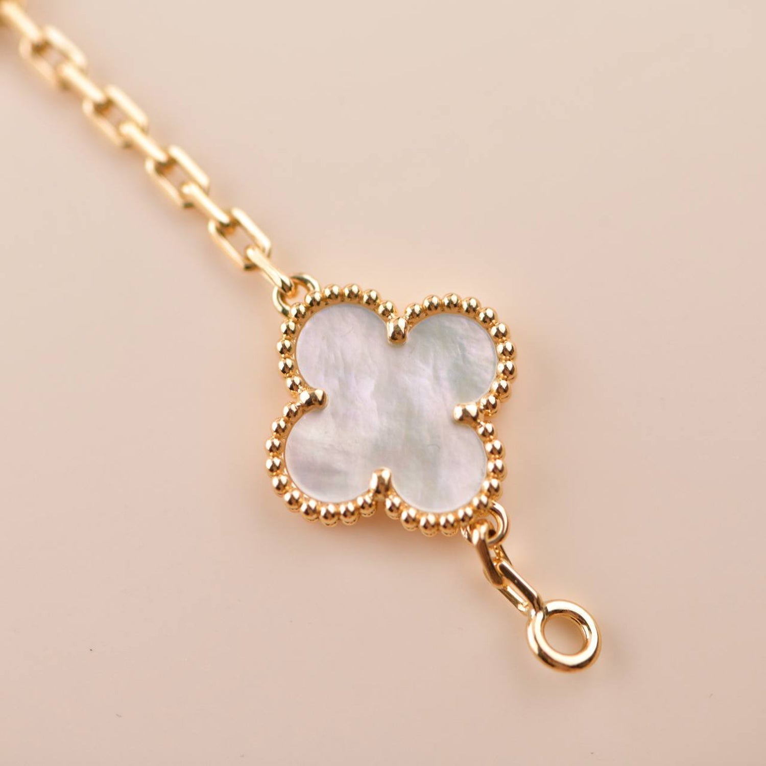 [Raffine]CLOVER  5 MOTIF WHITE MOP BRACELET